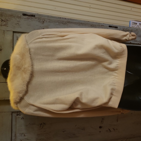 VINTAGE CREAM SWEATER WITH RHINESTONE CLOSURES. - Picture 6 of 14